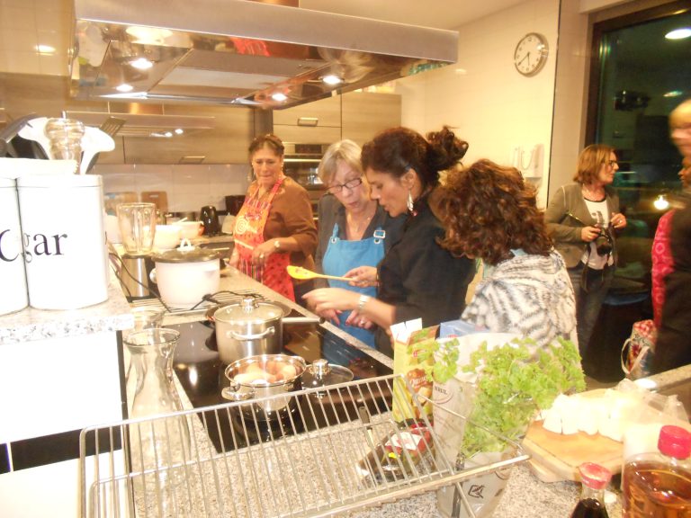 Multicultureel tafelen vrouwen